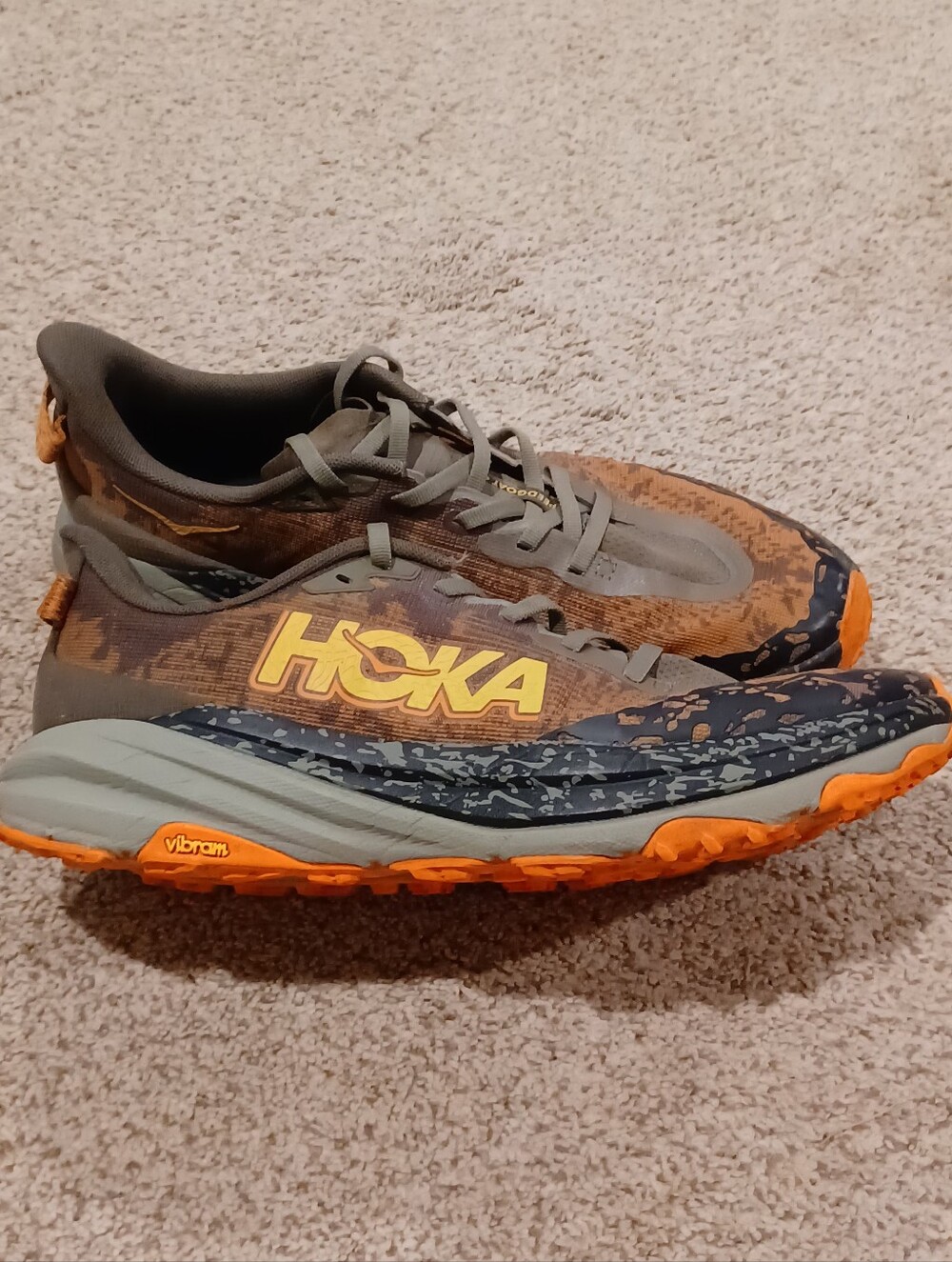 Hoka Men's Speedgoat 6 trail running shoes in the Antique Olive Size 10.5